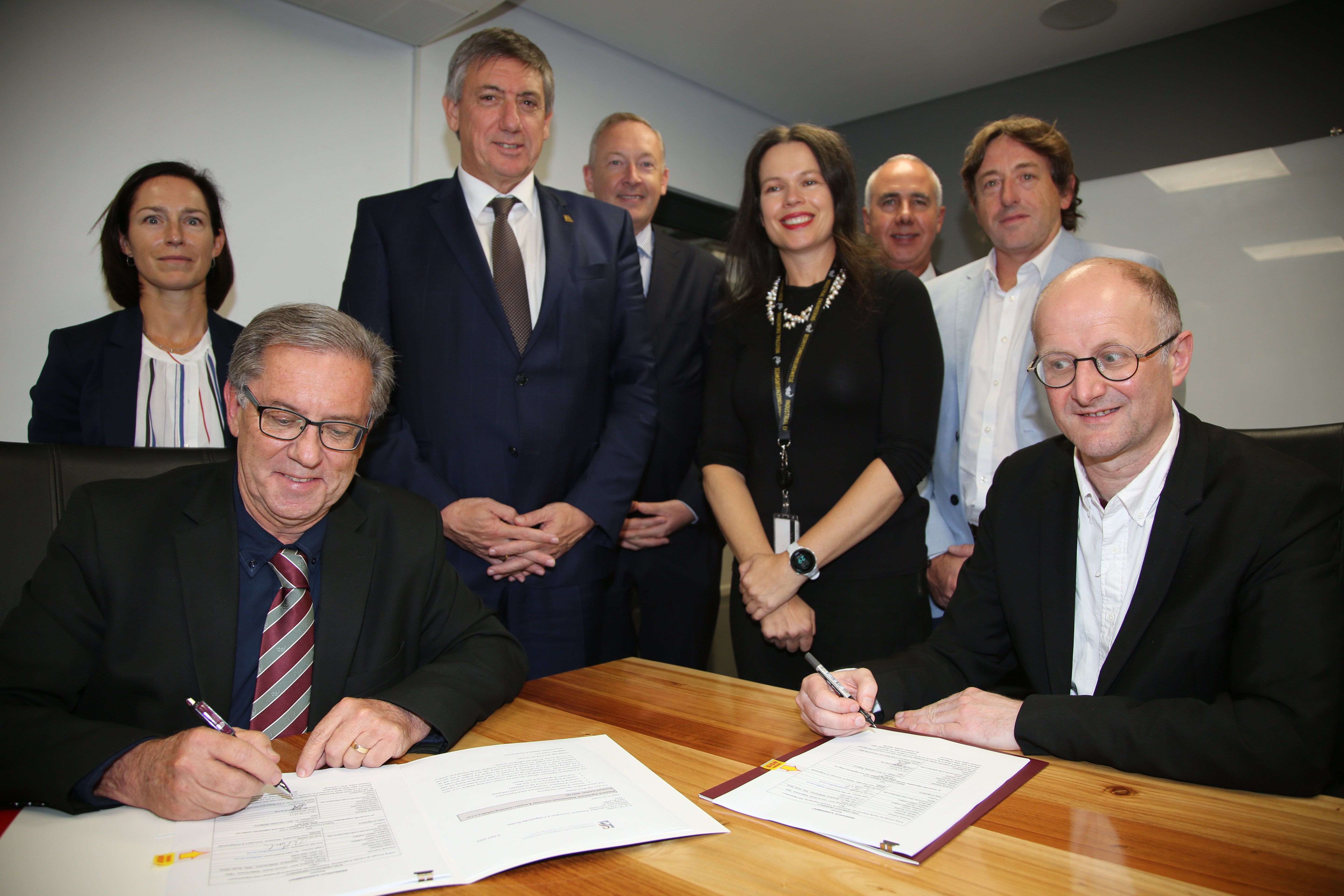 Signing agreement Launchlab and Belgium gov (3).JPG