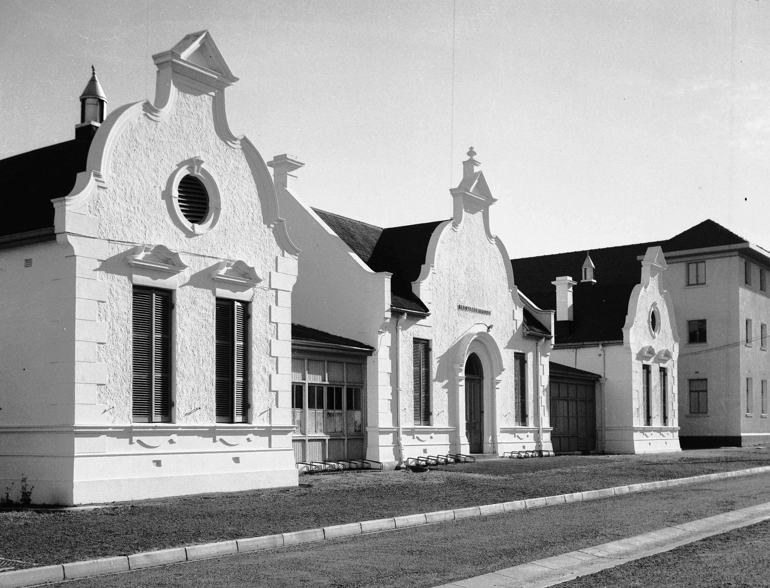 1977 - Stellenbosch hospital building demolished
